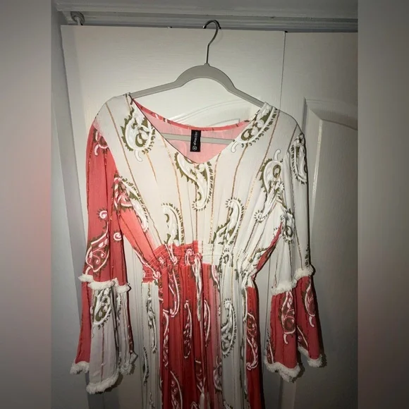 Elegant Paisley Maxi Dress - Red and White - Picture 2 of 3